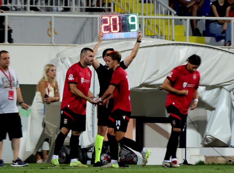 Camaj šansu dobija sa klupe