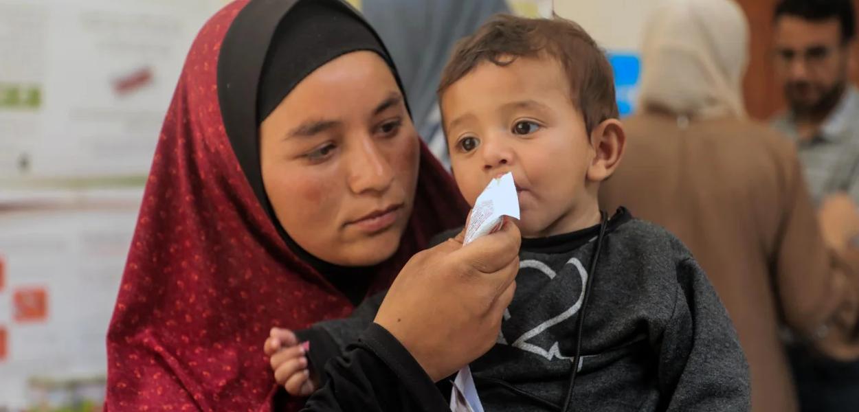 Abdul Karim ima samo devet mjeseci, na slici je s majkom Enan (Foto: UNICEF)