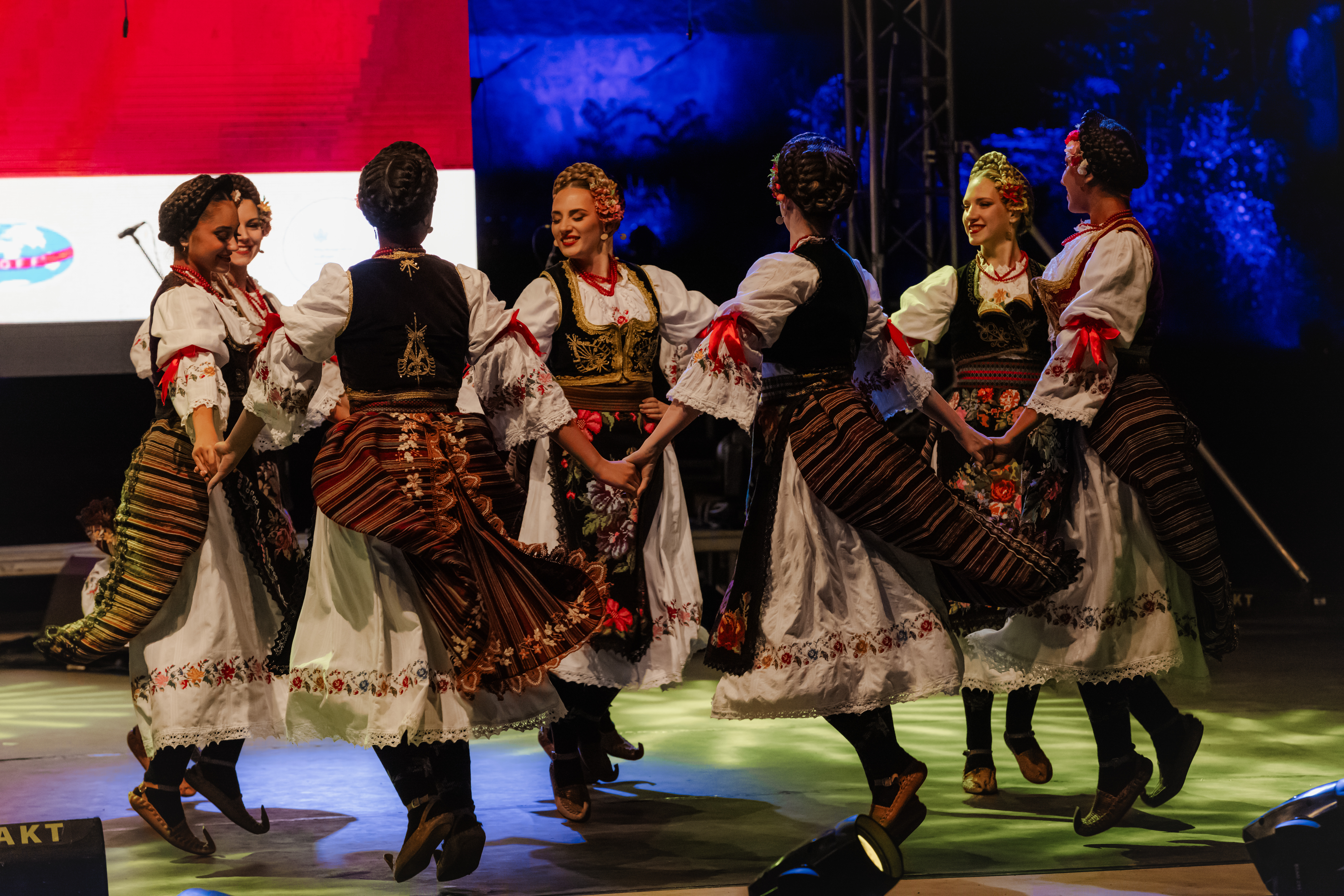Međunarodni festival folklora na Cetinju