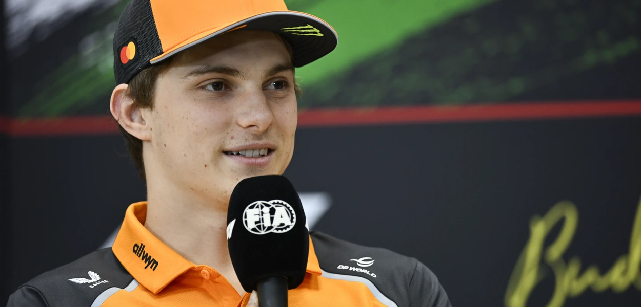 Oskar Pjastri u razgovoru sa medijima na stazi Hungaroring u Mađarskoj, 31. jula 2025. godine (Foto: AP Photo)