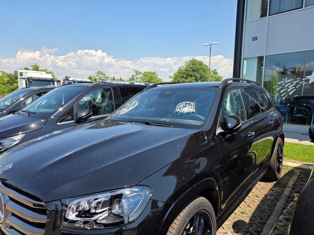 Velika šteta na vozilima (Foto: Ljetopis Automotive)