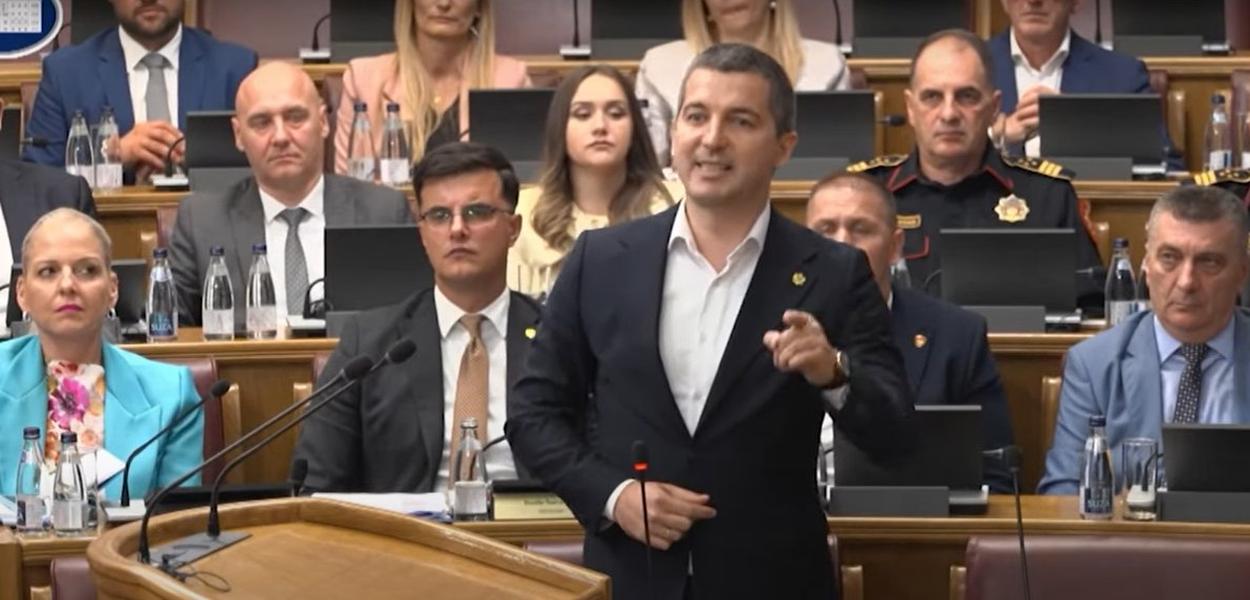 ALEKSA BEČIĆ: Dao riječ da će napustiti Crnu Goru ako se desi ono što se desilo već – tri puta