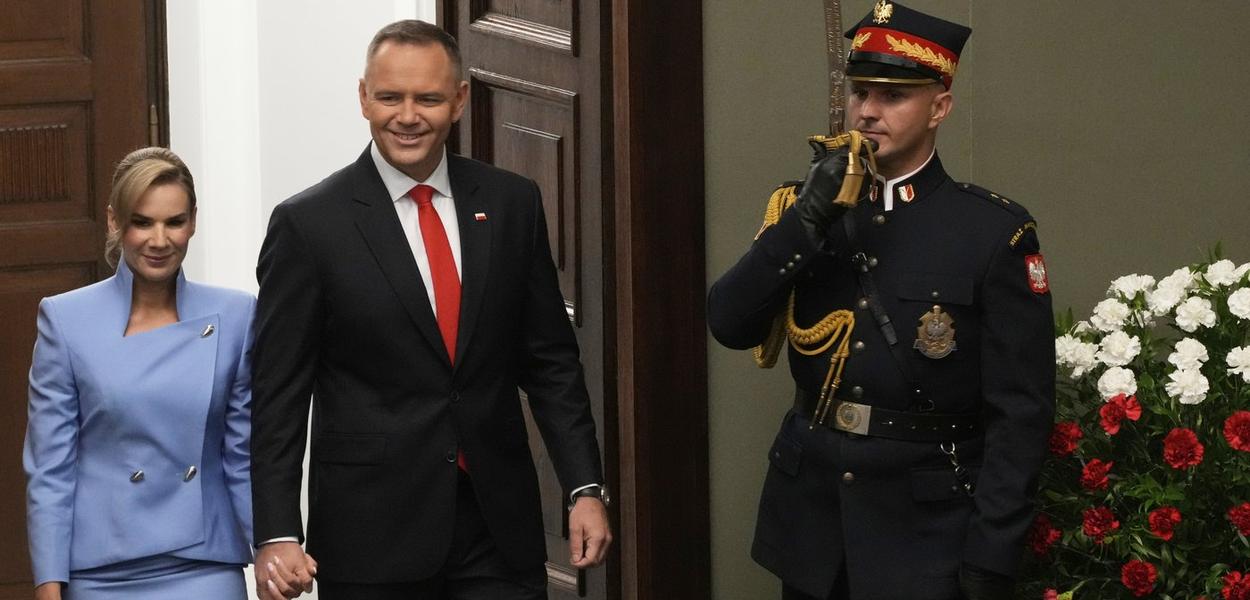 Novi predsjednik Poljske, Karol Navrocki (Karol Nawrocki), dolazi na inauguraciju sa suprugom Martom, Varšava, 6. avgust 2025. (Foto: AP foto: Czarek Sokolowski)