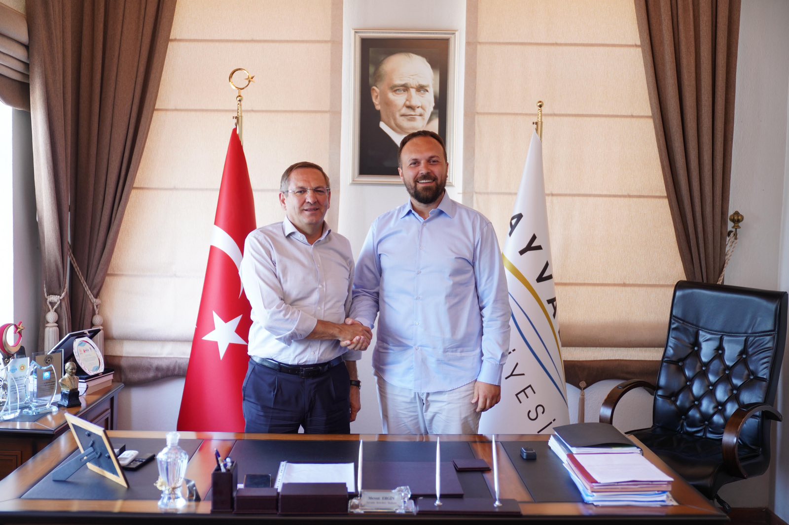 Šahman sa gradonačelnikom Ajvalika Mesutom Erginom