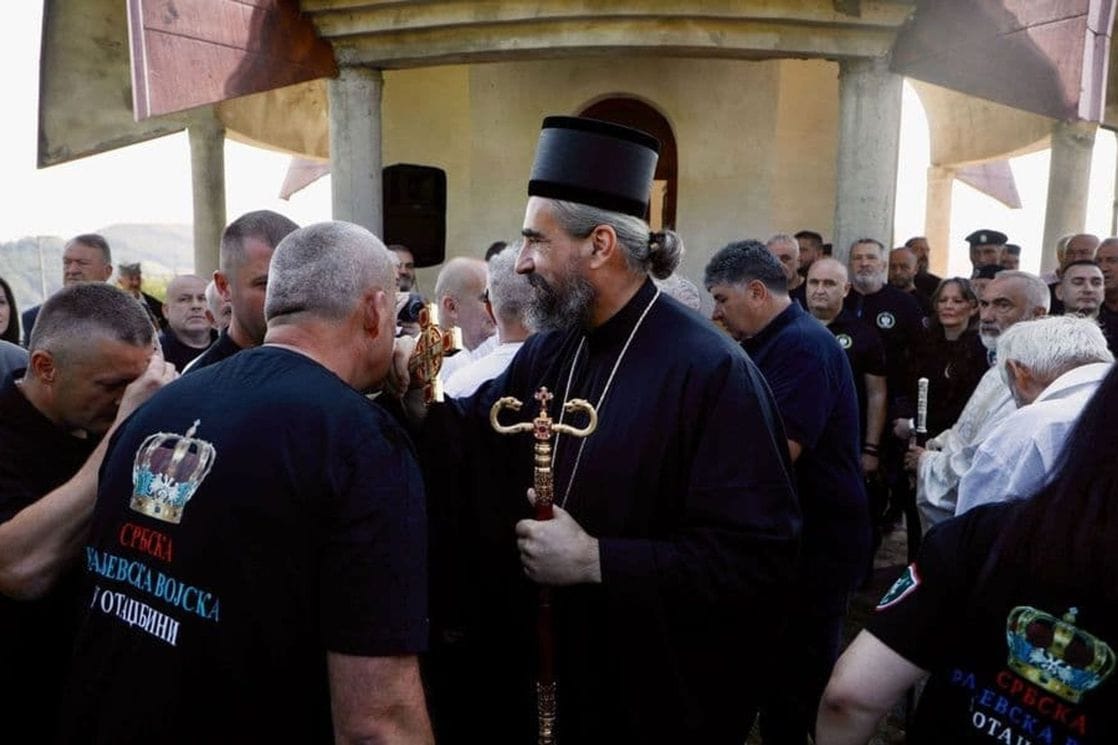 Metodije drži liturgiju Pavle Đurišić