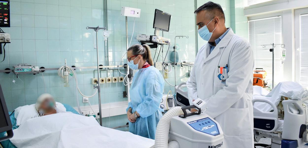 Obilazak povrijeđenog vojnika (Foto: Ministarstvo zdravlja)