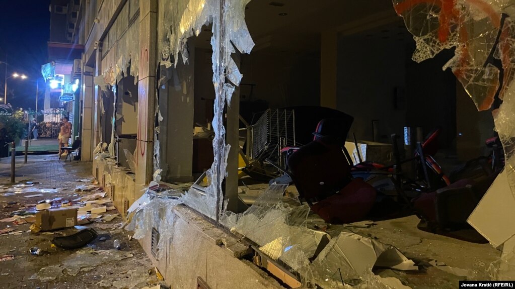 Demolirane prostorije naprednjaka u Stražilovskoj ulici u Novom Sadu, 14.8.2025. (Foto: Jovana Krstić (RFE/RL))