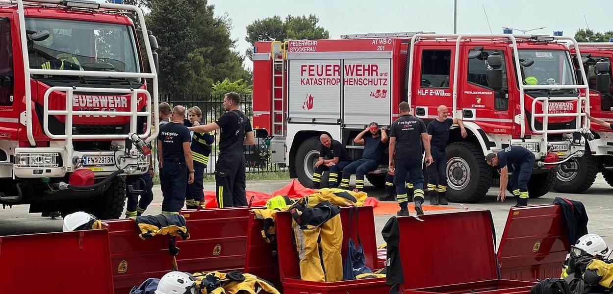 Pripadnici vatrogasnih službi (Foto: Glavni grad Podgorica/Facebook)