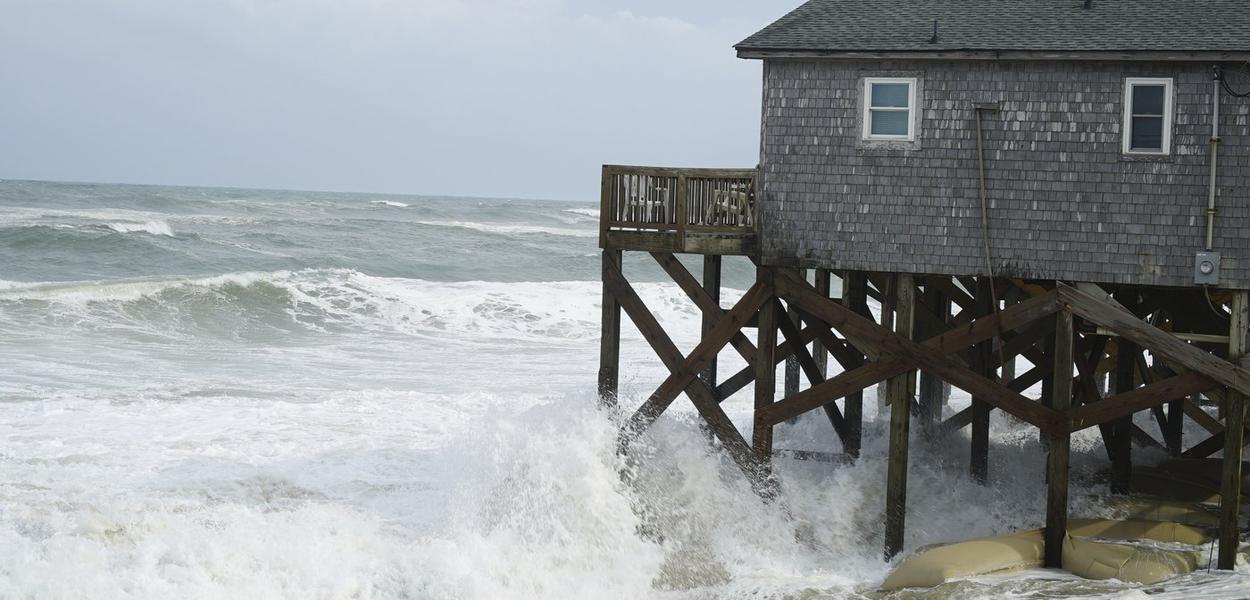 Uragan Erin stigao u Sjevernu Karolinu, SAD (Foto: AP/Allen G. Breed)
