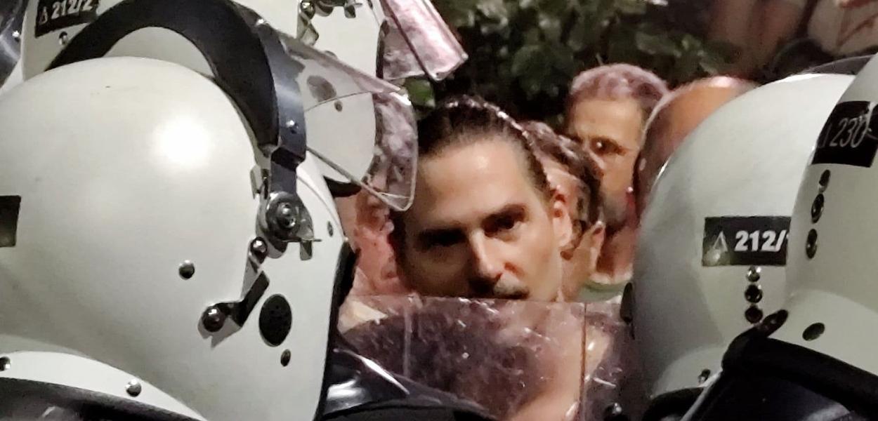 Danilo Marunović na protestu kod Vile Gorica tokom dojele Trinaestojulske nagrade (Foto: Jelena Martinović)