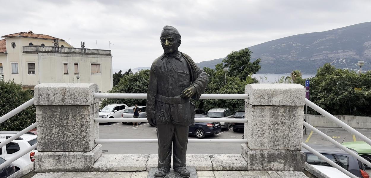 Spomenik Rudolfu Karužiću Njunju (Foto: RTHN)