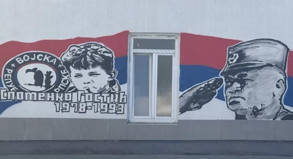 Mural ratnom zločincu Ratku Mladiću (Foto: Siniša Nenadić/RSE)