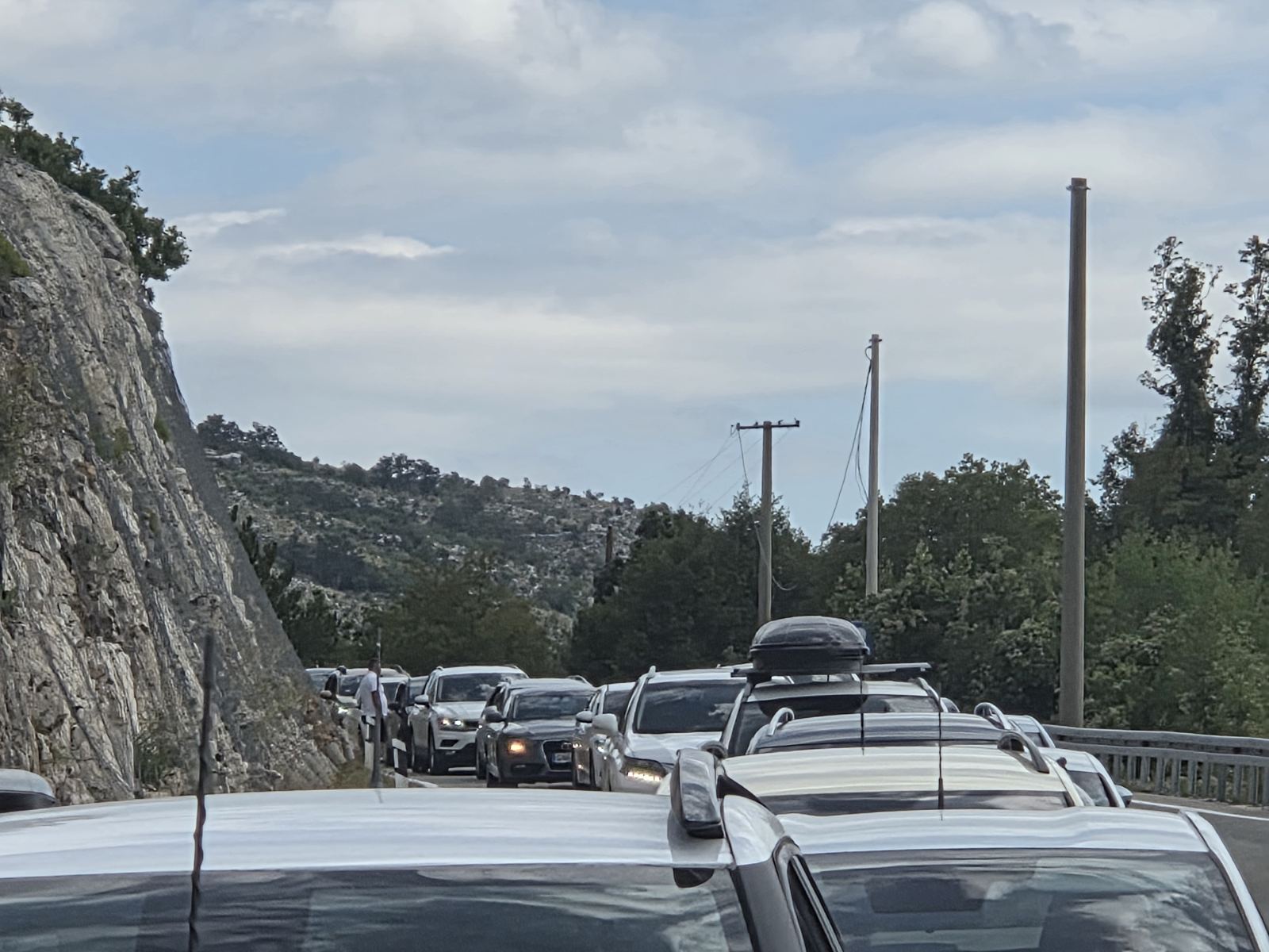 Kilometarske kolone na granici sa BiH