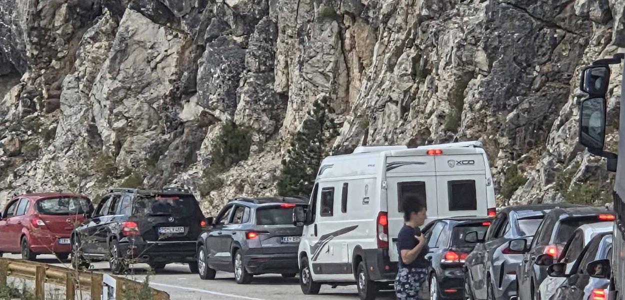 Kilometarske kolone na granici sa BiH (Foto: Portal ETV/Miraš Dušević)