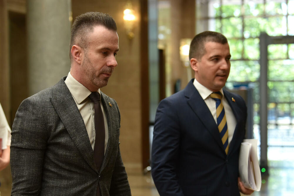 PRAVLJENJE PARTIJSKE POLICIJE: Bogdanović i Bečić