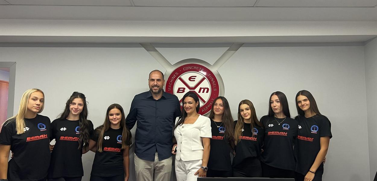 Mijajlović, Đurović i mlade igračice ŽRK Podgorica Bemax (Foto: Portal ETV)