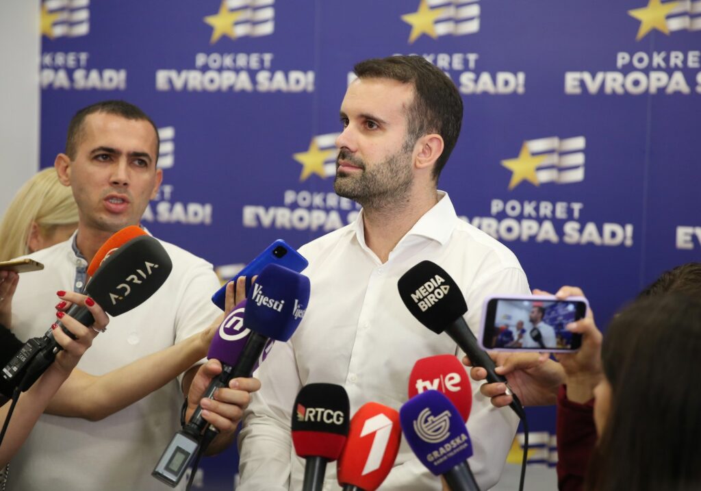 BRIGA ZA PODIZANJE REJTINGA PES-A: Milojko Spajić sa jedne stranačke konferencije za medije