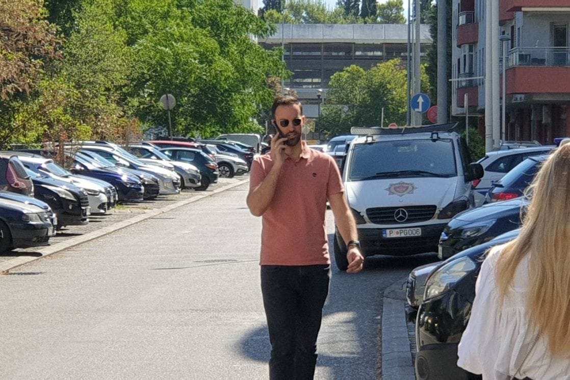 Nikola Zirojević dolazi u policiju (Foto: Portal Analitika)
