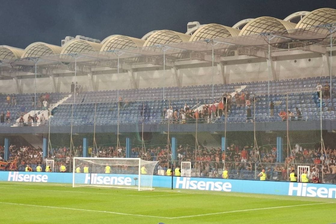 Ispražnjena tribina (Foto: Portal Analitika)