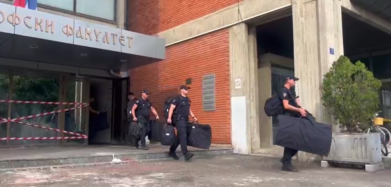 Policija napušta Filozofski fakultet u Novom Sadu (Foto: N1/Stop kadar)