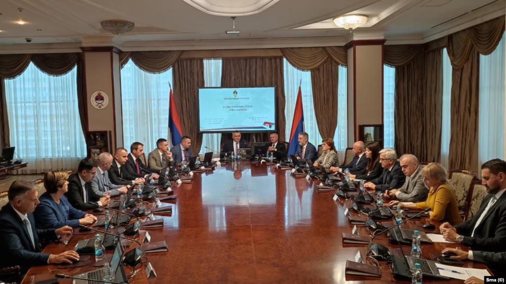 Prva sjednica nove, neustavno izabrane Vlade RS, na kojoj je Savo Minić preuzeo dužnost premijera, Banja Luka, 9. septembar (Foto: Srna/RSE)