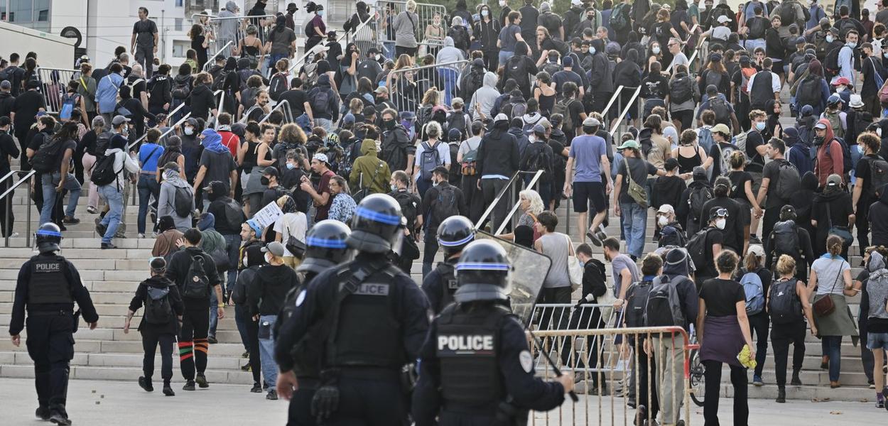 Francuska policija rastjeruje demonstrante tokom okupljanja pokreta „Blokiraj sve“ u Marseju, na jugu Francuske, u srijedu, 10. septembra 2025. (Foto: Philippe Magoni)