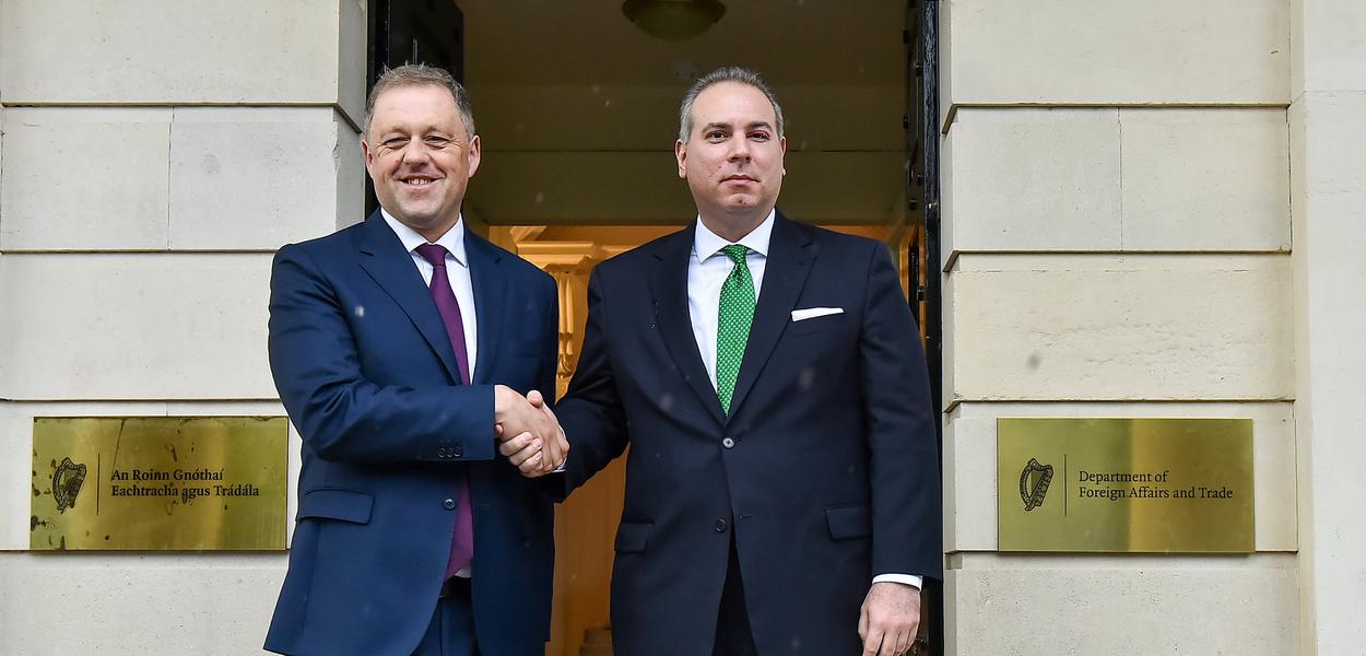 Filip Ivanović sa ministrom za evropske poslove i odbranu Irske Tomasom Birnom (Foto: Saša Matić)