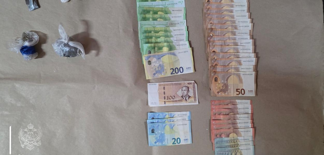 Zaplijenjeni novac i droga u Budvi (Foto: Uprava policije)