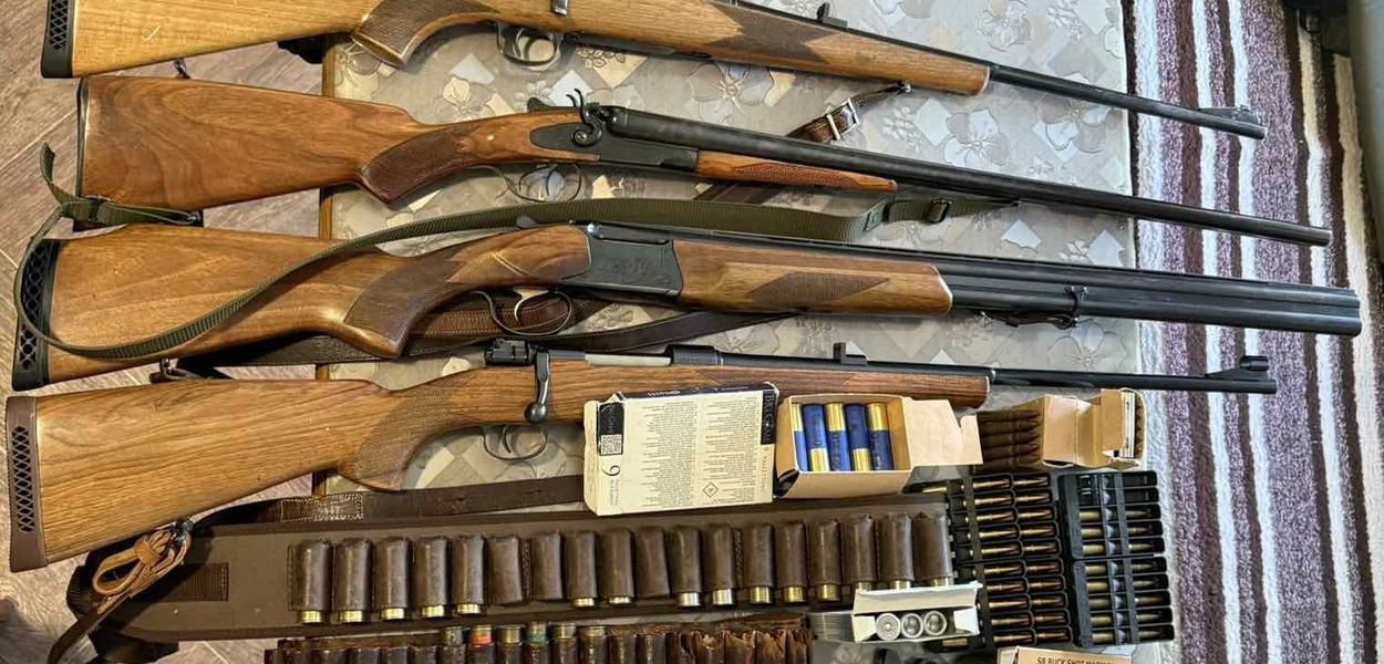 Oduzete puške i municija (Foto: Uprava policije)