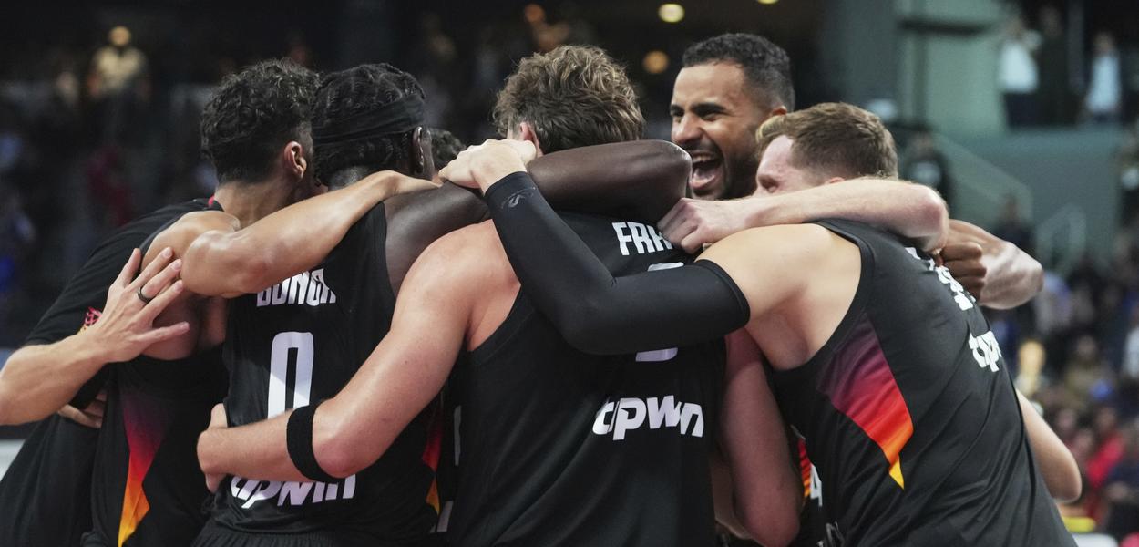 Slavlje košarkaša Njemačke (Foto: AP/Sergei Grits)