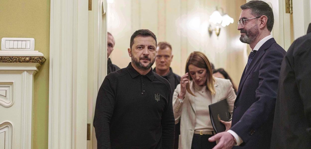 Predsjednik Ukrajine Volodimir Zelenski sa predsjednicom Evropskog parlamenta Robertom Metsolom prije zajedničke konferencije za novinare u Kijevu, Ukrajina, u srijedu, 17. septembra 2025. (Foto: Evgeniy Maloletka)