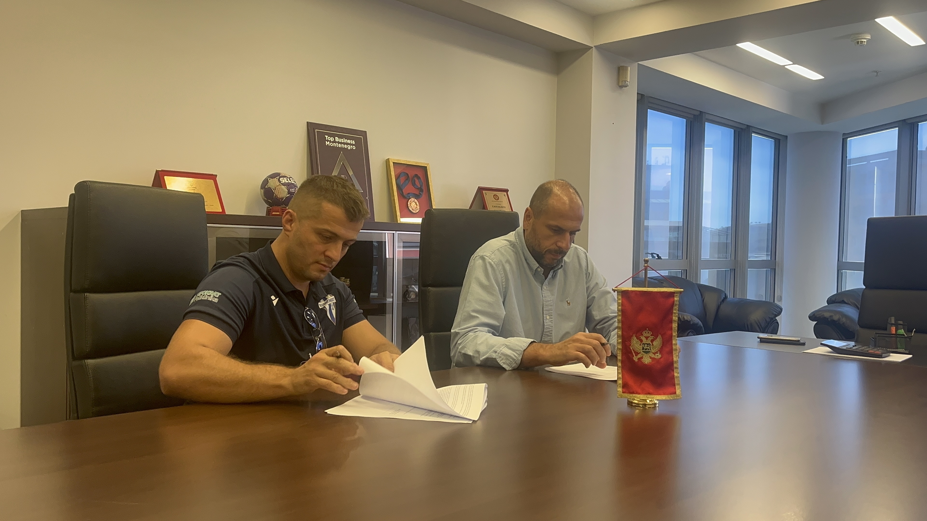 Vukotić i Mijajlović potpisuju ugovor