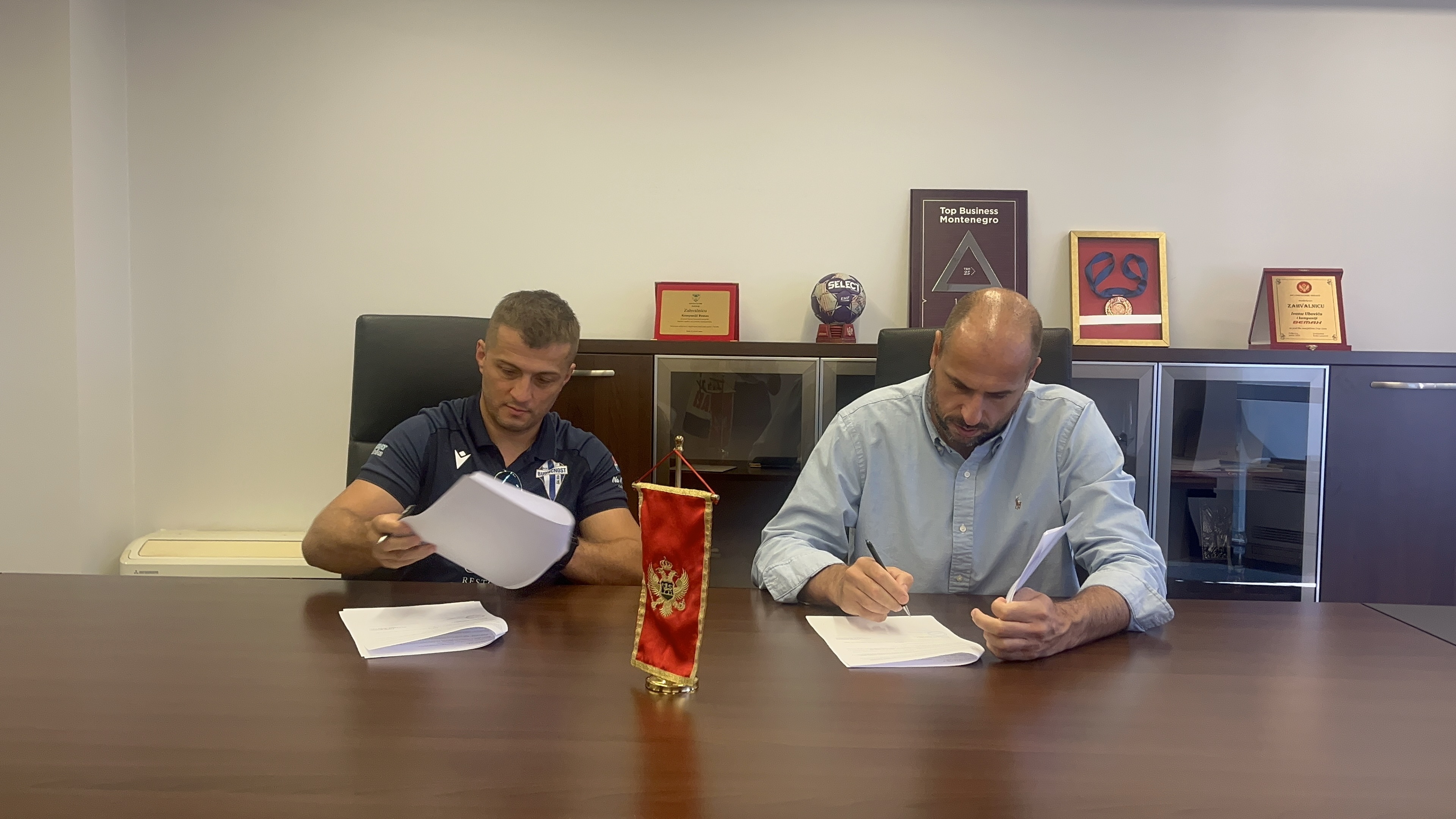 Vukotić i Mijajlović potpisuju ugovor