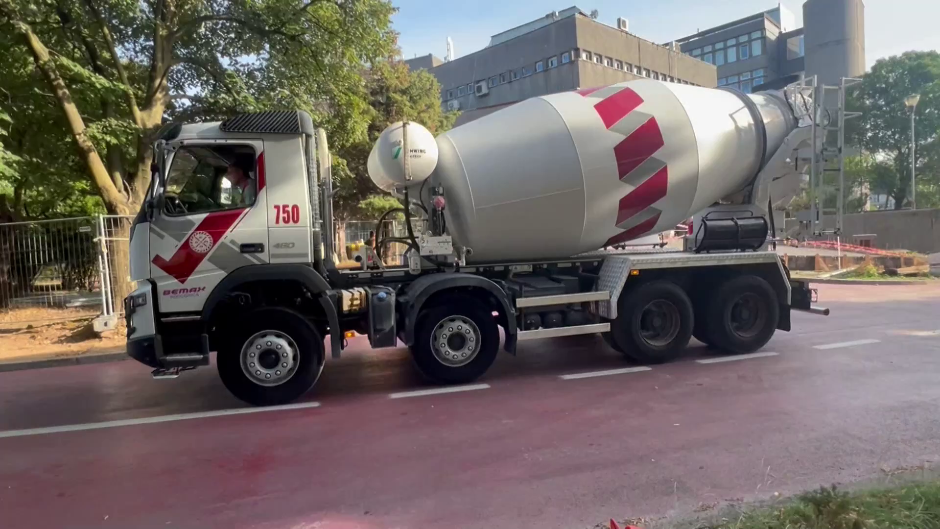 Radovi ispred Kliničkog centra