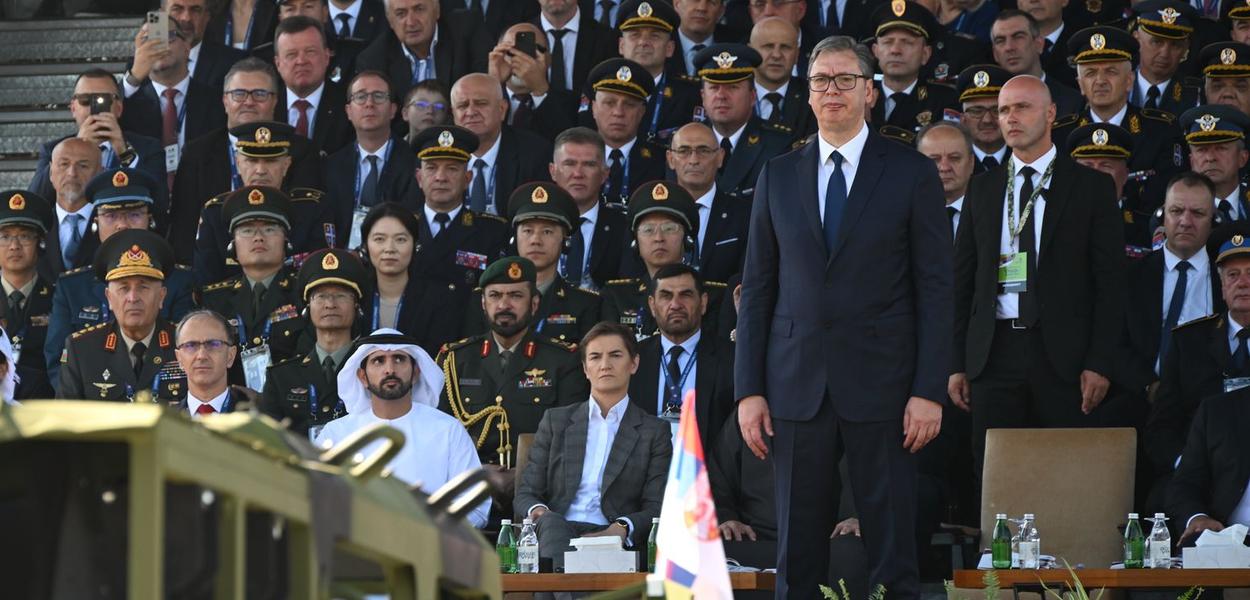 Vučić na vojnoj paradi (Foto: Predsjednik Srbije)