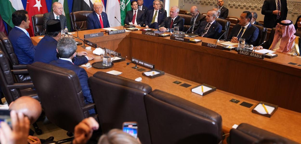 Donald Tramp s arapskim i islamskim liderima na marginama Generalne skupštine UN (Foto: AP/Evan Vucci)