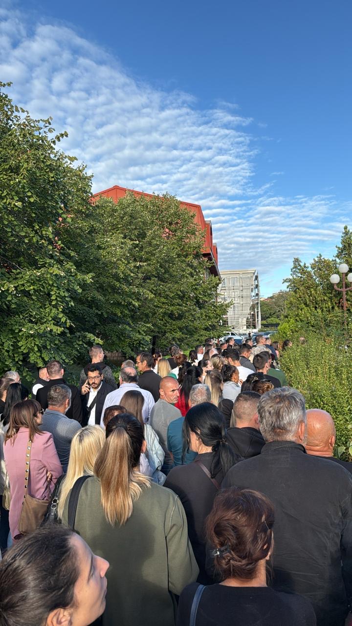 I danas redovi za zamjenu ličnih karata (Foto: Portal ETV)