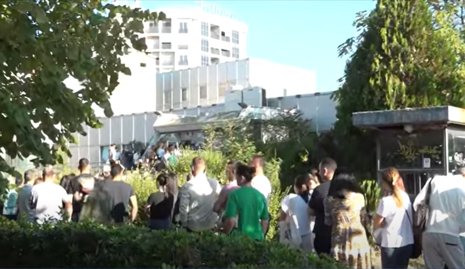 Redovi za zamjenu ličnih karata (Foto: TV E)