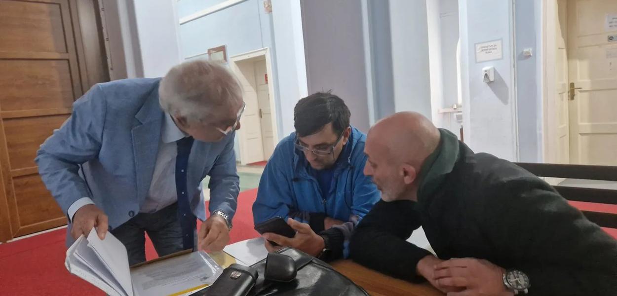 Okrivljeni Latković i Jovanović zajedno sa advokatom Beladom (Foto: RTV Cetinje)