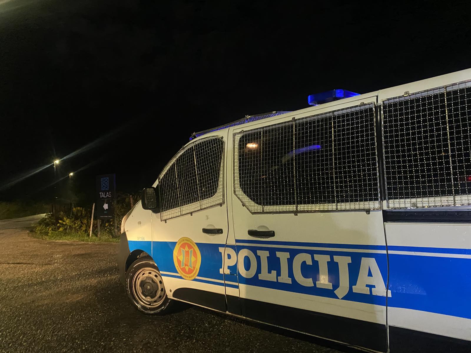 Blokiran put do plaže Trstenovo