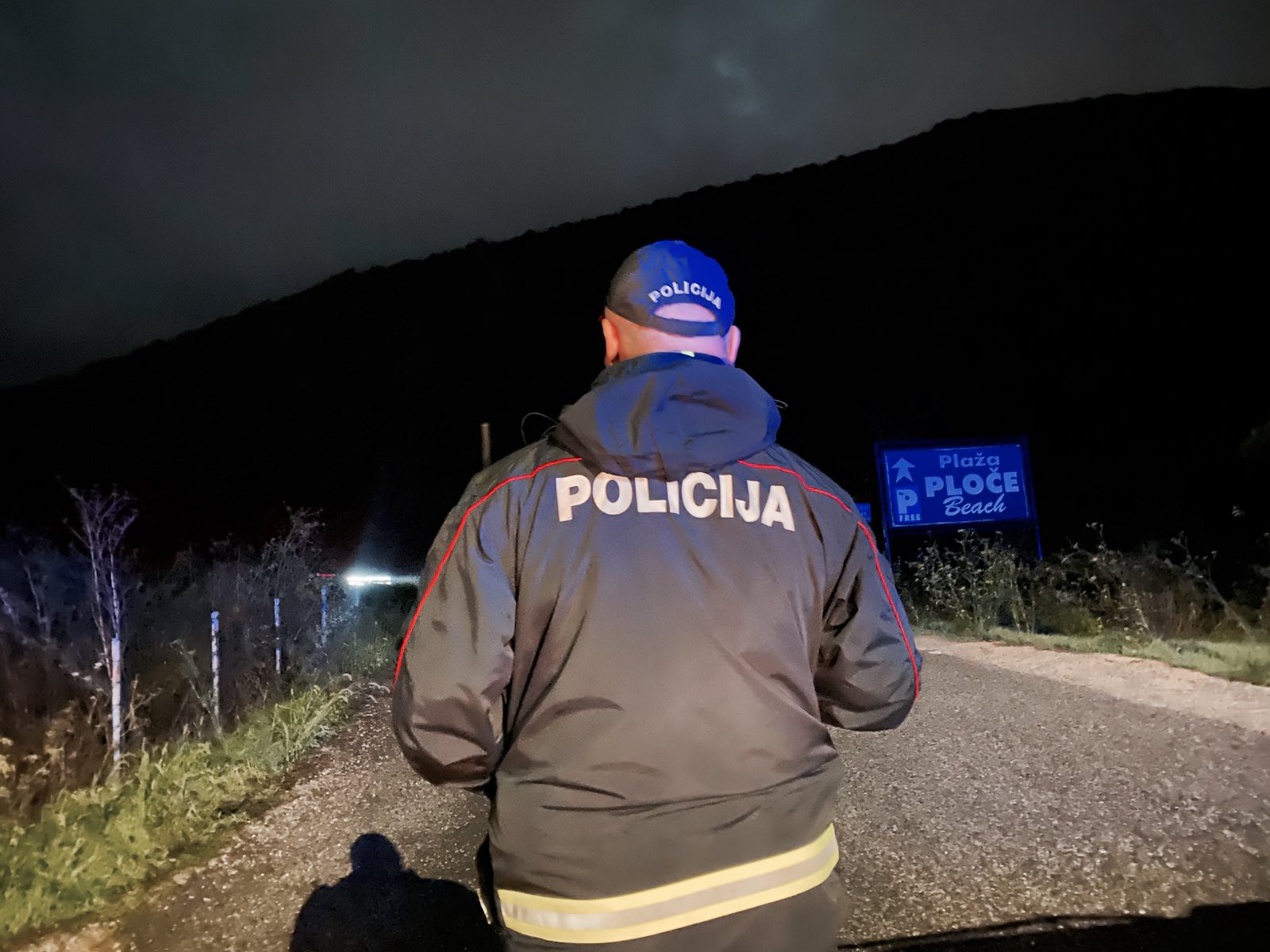 Policija na putu do plaže Trstenovo