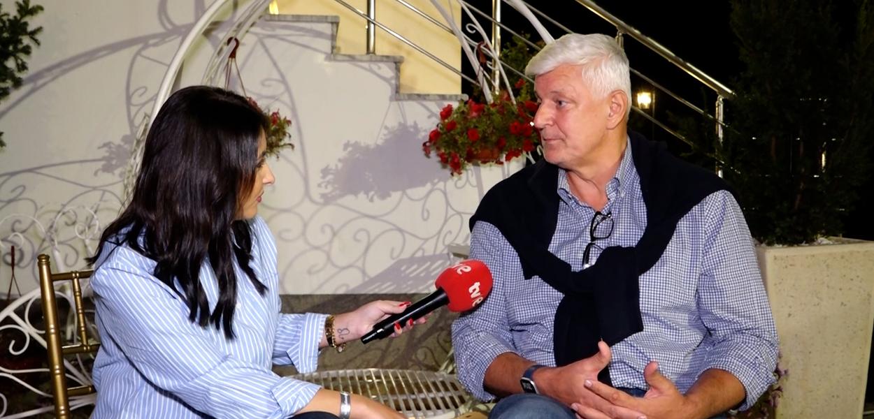 Novinarka TV E Adela Mulić u razgovoru sa Teomanom Alibegovićem (Foto: TV E)