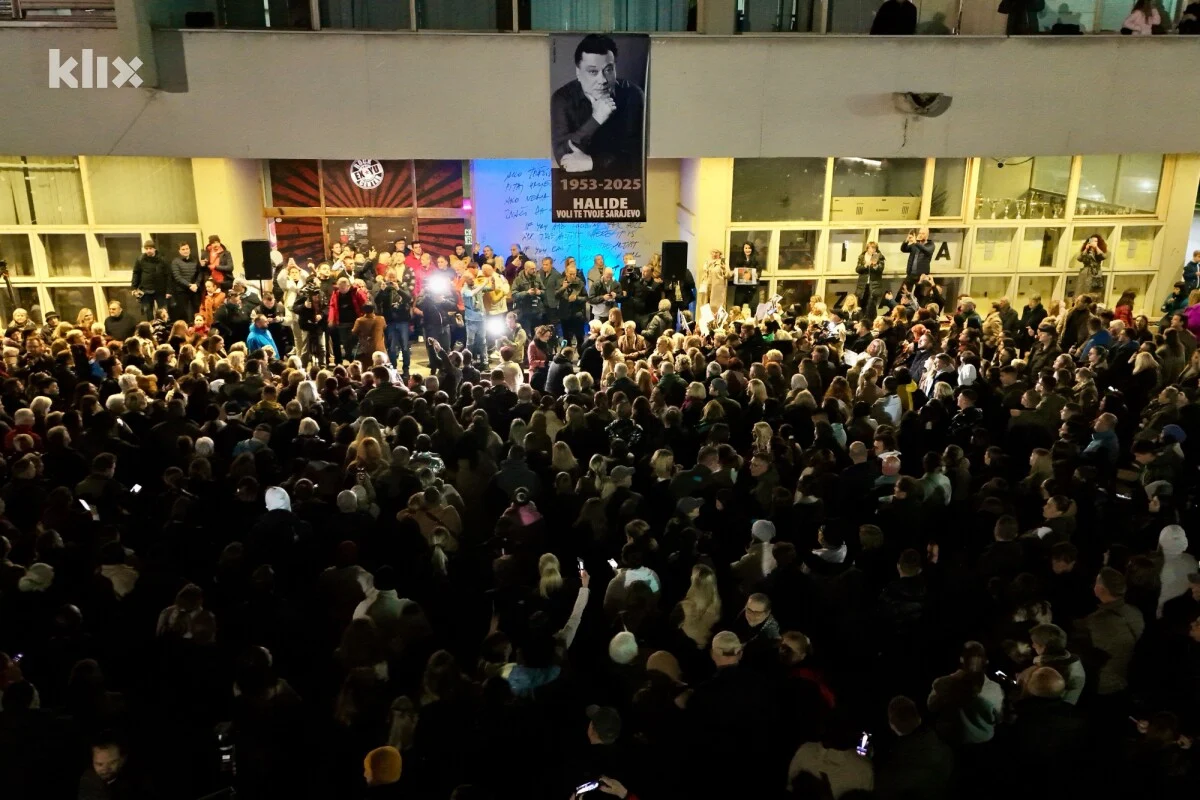 Sarajevo se oprašta od Halida Bešlića (Foto: Klix.ba)