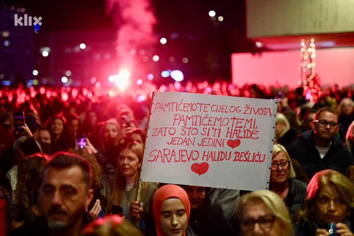 Sarajevo se oprašta od Halida Bešlića
