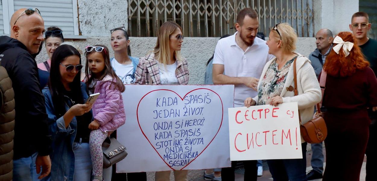 Sa protesta ispred Vlade (Foto: Pobjeda)