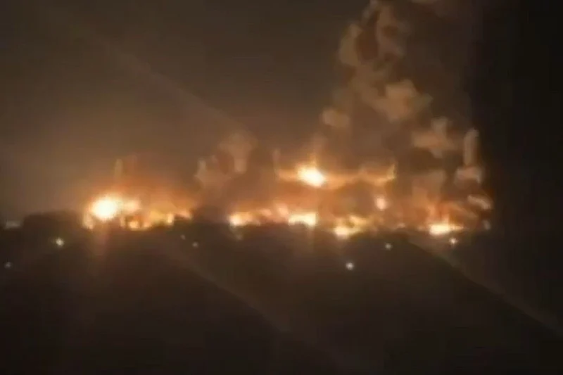 Napad na veliko skladište nafte na Krimu (Foto: TheDeadDistrict/X)