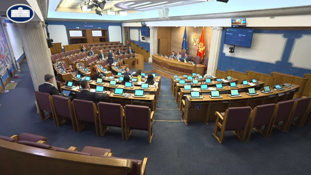 Poslanici opozicije napustili salu