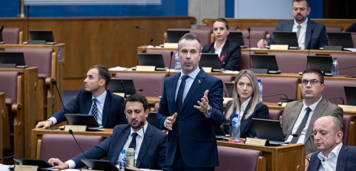 Zna li Boris Bogdanović, vunderking sa Megatrenda, da se prvo veting mora uvesti u pravni sistem zemlje (Foto: Skupština Crne Gore)