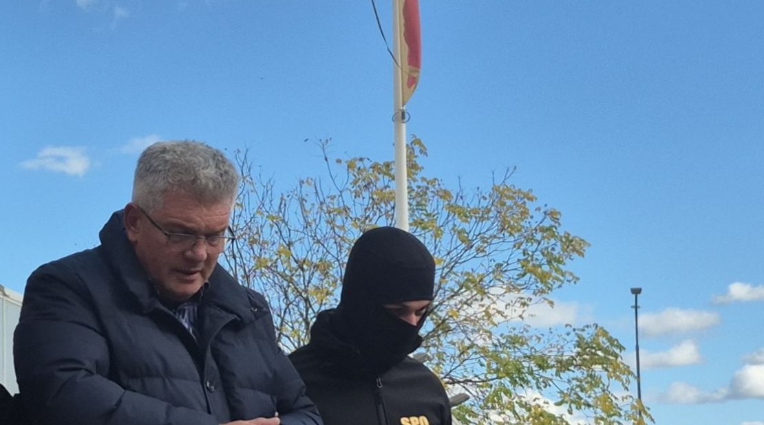 HAPŠENJE NAJAVILI POLITIČARI: Veselin Kovačević ispred zgrade SPO