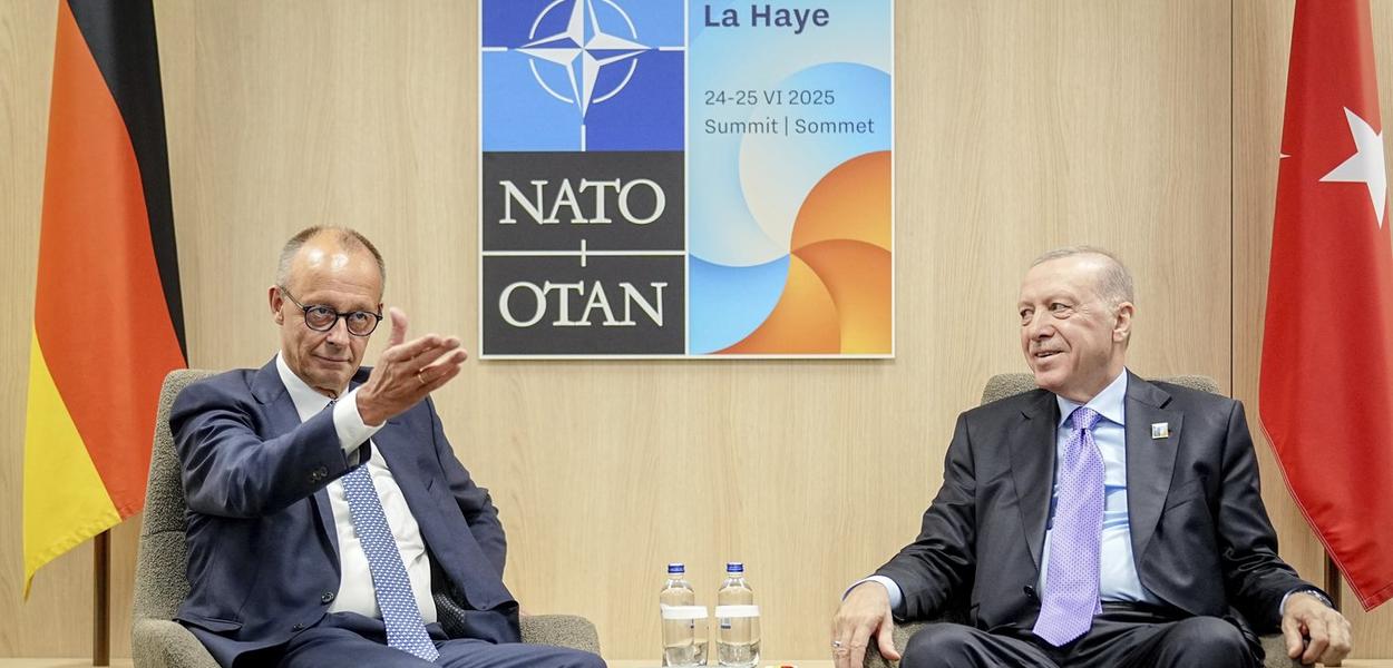 Fridrih Merc i Redžep Tajip Erdogan na NATO samitu u Holandiji, 25. juna 2025. (Foto: Kay Nietfeld/DPA via AP, Pool)